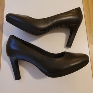 Clarks Ambyr Joy Heels Size 8.5